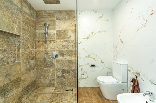 Chalet de 3 habitaciones en Guía de Isora en venta con piscina garaje - 998.000 € (Ref: 9004886)