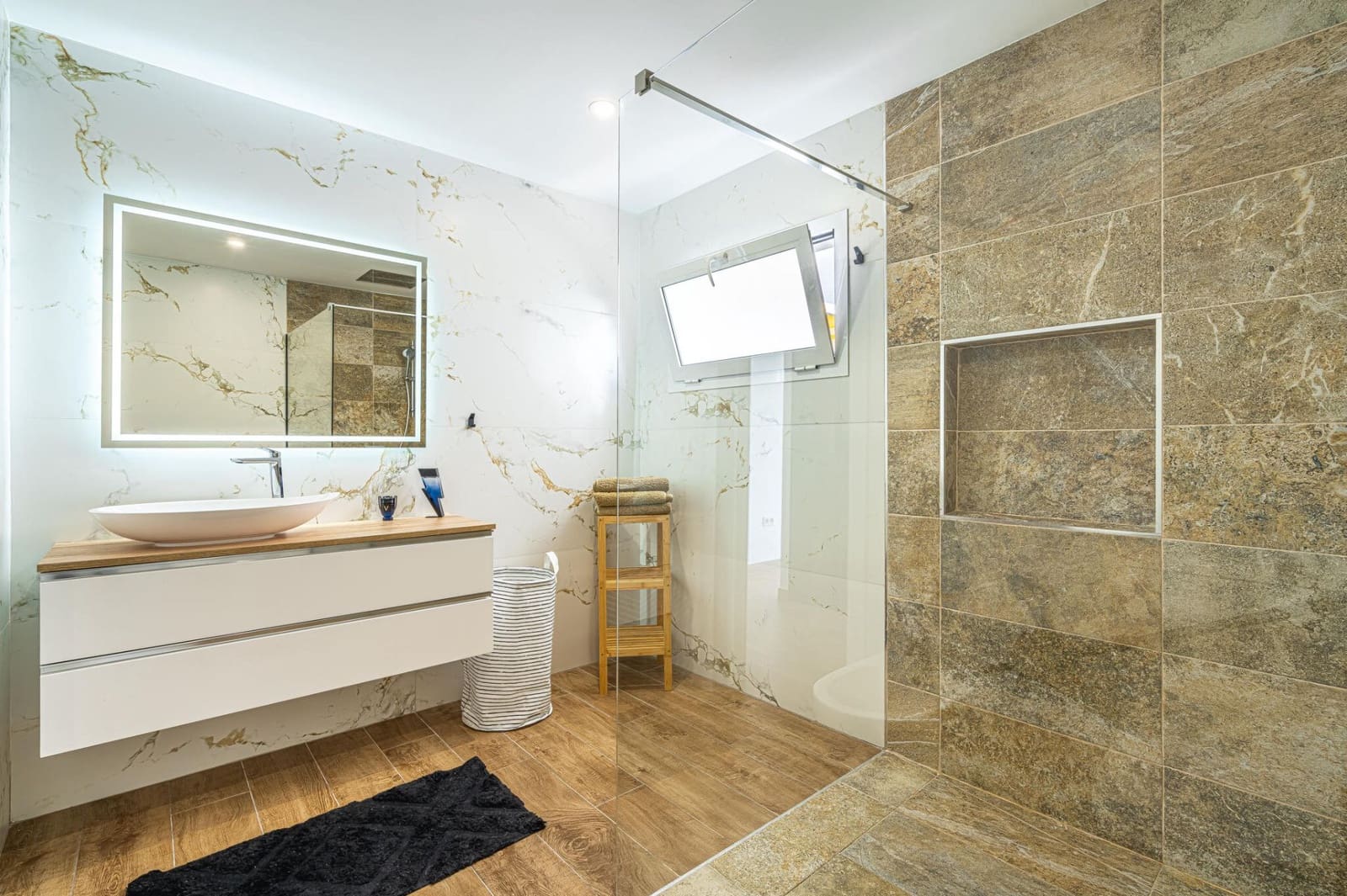 Chalet de 3 habitaciones en Guía de Isora en venta con piscina garaje - 998.000 € (Ref: 9004886)