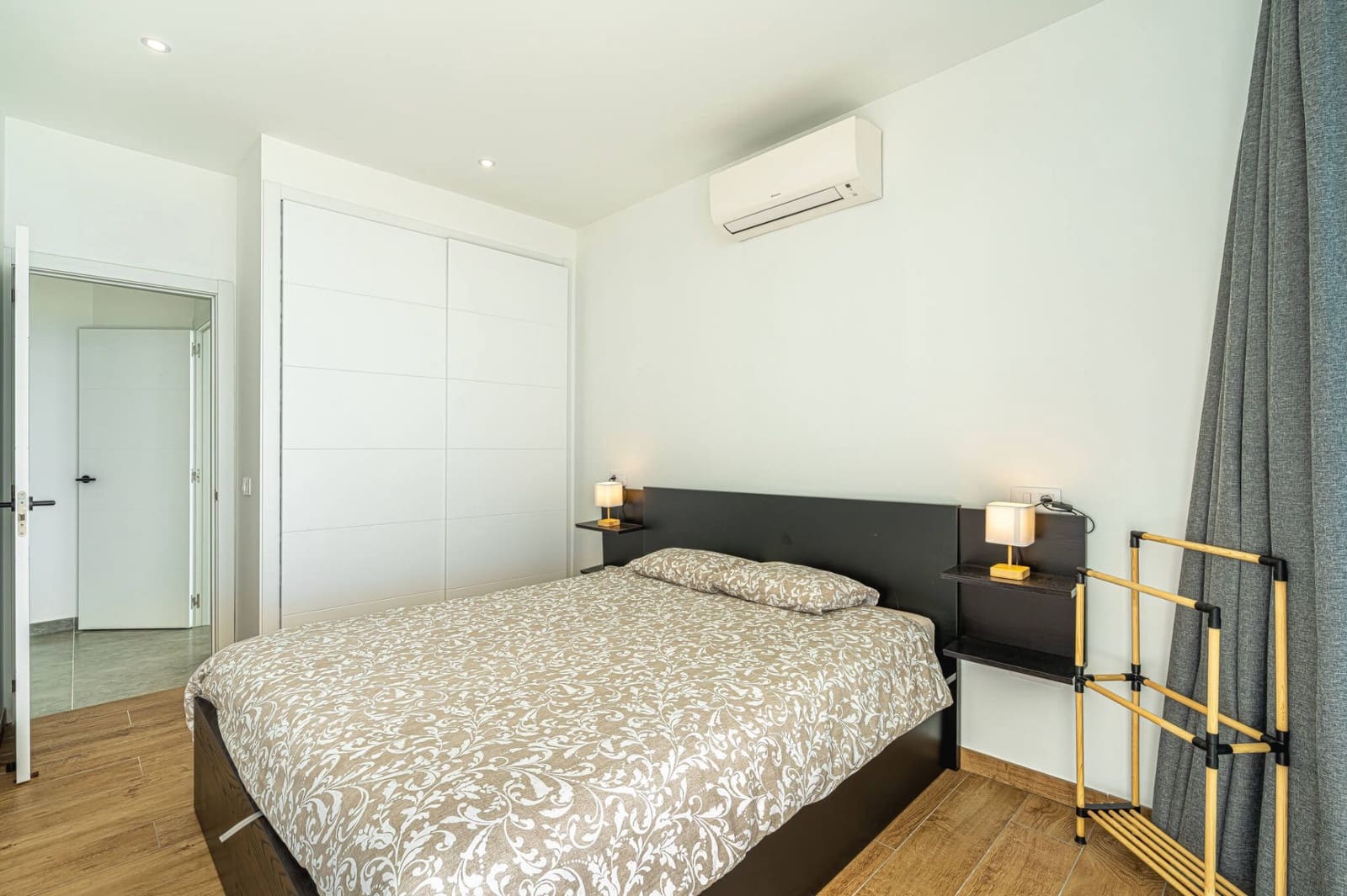 Chalet de 3 habitaciones en Guía de Isora en venta con piscina garaje - 998.000 € (Ref: 9004886)