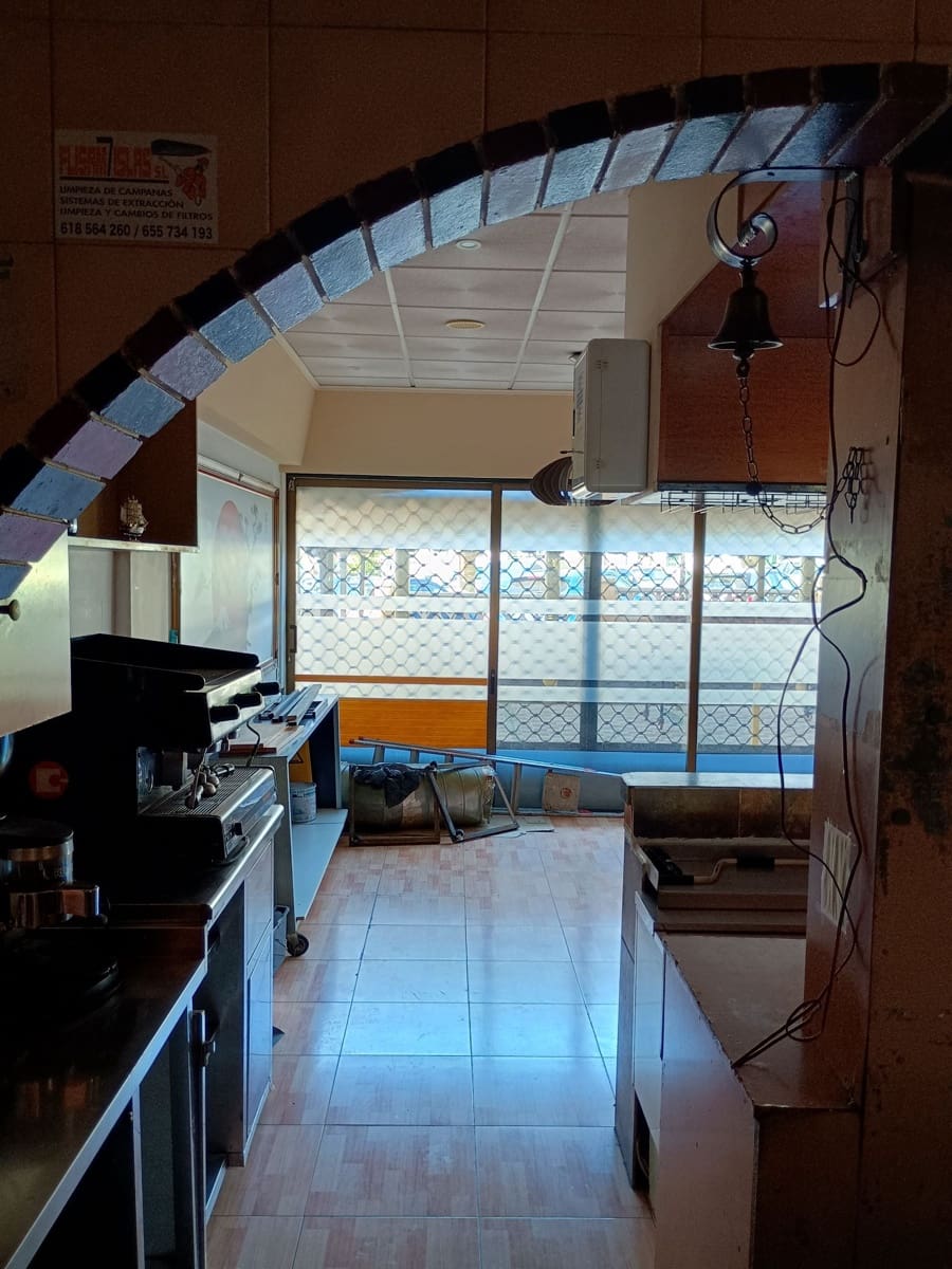 Kommersiell til salgs i Los Cristianos - € 399 000 (Ref: 9010471)