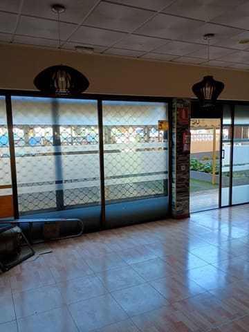 Erhverv til salg i Los Cristianos, Arona - € 400.000 (Ref: 9010471)