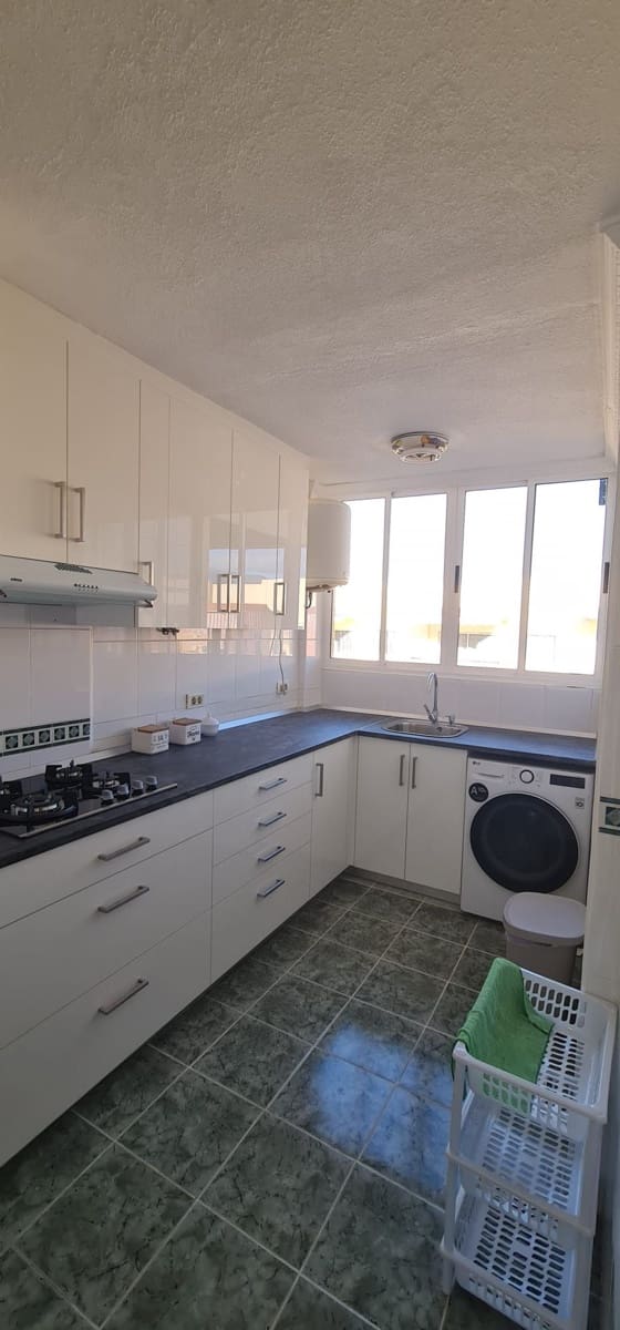 3 soveværelse Lejlighed til leje i Los Cristianos med swimmingpool - € 1.700 (Ref: 9064954)