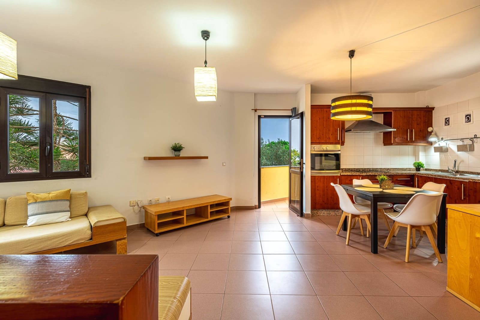 2 slaapkamer Halfvrijstaande villa te koop in Adeje met garage - € 355.000 (Ref: 9232286)