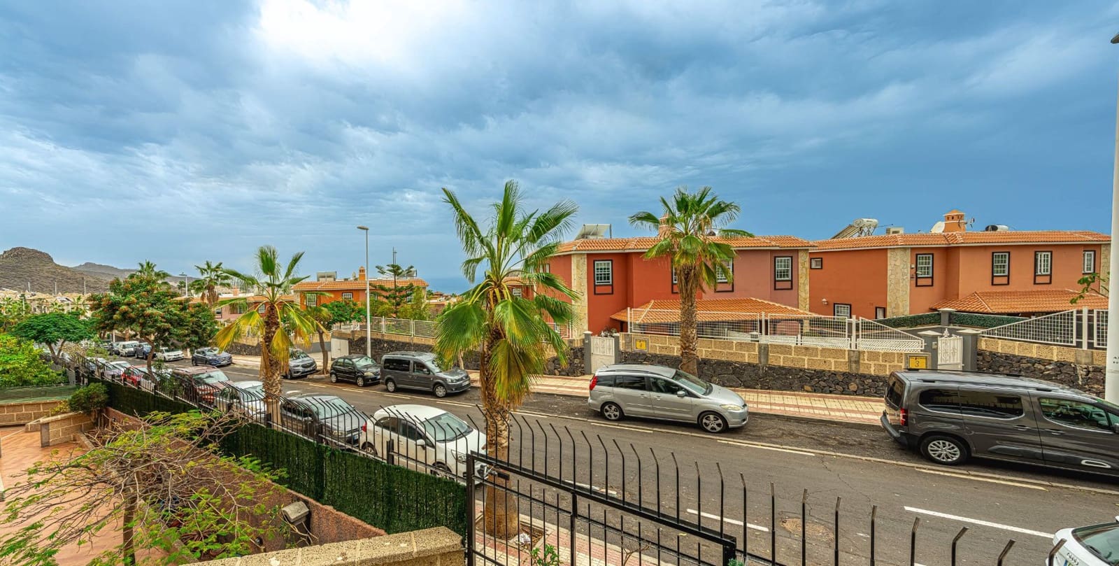 2 slaapkamer Halfvrijstaande villa te koop in Adeje met garage - € 355.000 (Ref: 9232286)