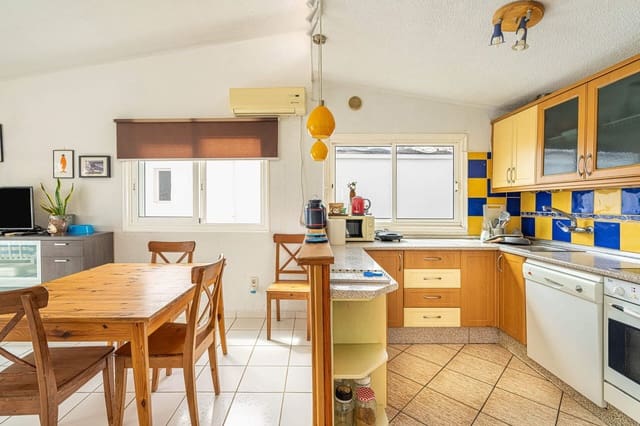 4 soveværelse Villa til salg i Chayofa, Arona med swimmingpool - € 700.000 (Ref: 9303068)