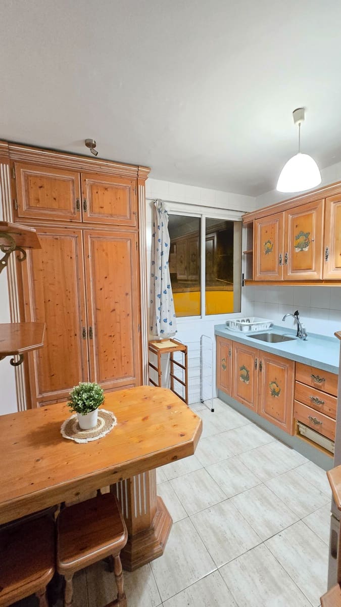 1 makuuhuone Asunto vuokrattavana paikassa Adeje mukana uima-altaan 
autotalli - 1 300 € (Ref: 9340698)