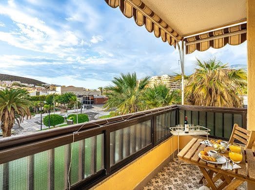 2 soveværelse Lejlighed til leje i Los Cristianos - € 1.980 (Ref: 9433065)