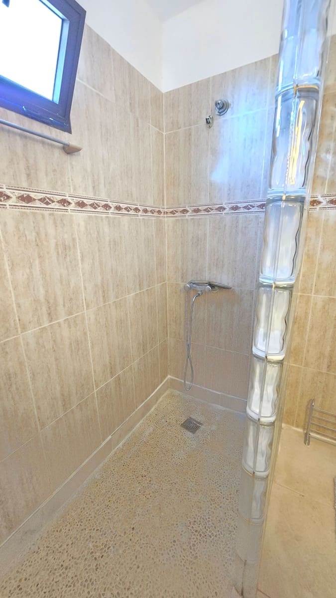 4 sovrum Villa till salu i Guia de Isora med garage - 449 000 € (Ref: 9570635)