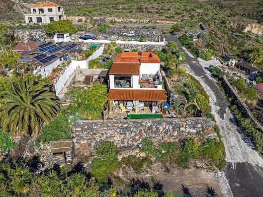 4 soveværelse Villa til salg i Guia de Isora med garage - € 398.000 (Ref: 9570635)