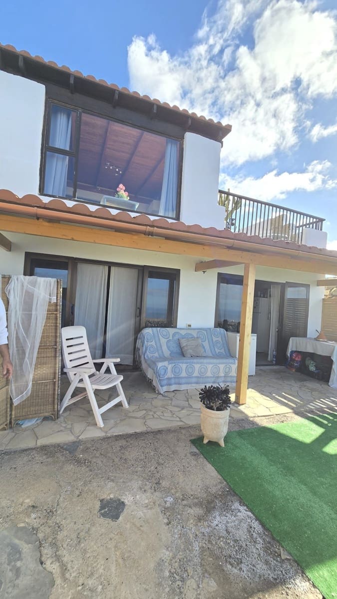4 soveværelse Villa til salg i Guia de Isora med garage - € 398.000 (Ref: 9570635)