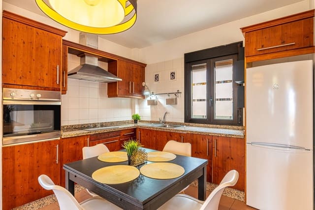 2 bedroom Semi-detached Villa for rent in Casco Urbano, Adeje with garage - € 1,400 (Ref: 9594668)