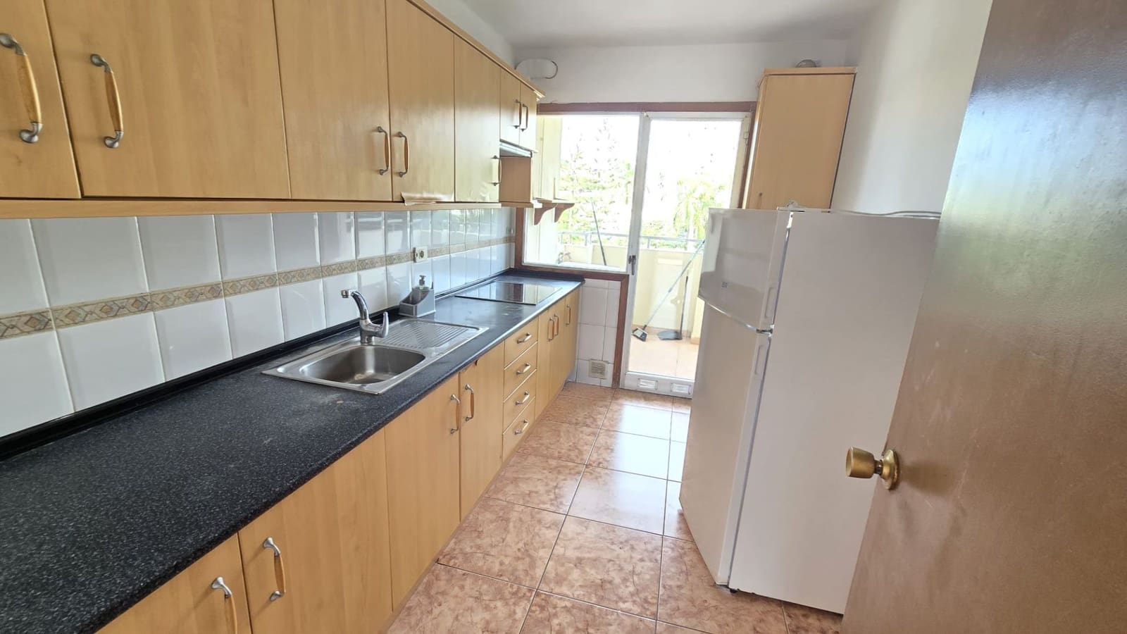 2 makuuhuone Asunto myytävänä paikassa Los Cristianos mukana uima-altaan 
autotalli - 380 000 € (Ref: 9598686)