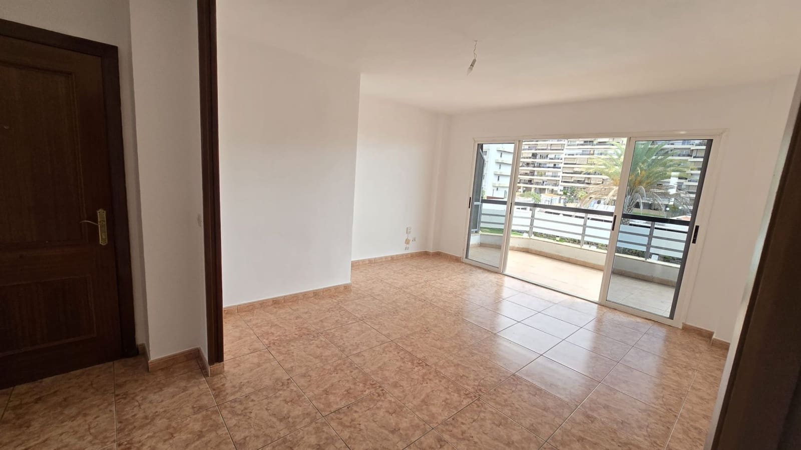 2 makuuhuone Asunto myytävänä paikassa Los Cristianos mukana uima-altaan 
autotalli - 380 000 € (Ref: 9598686)