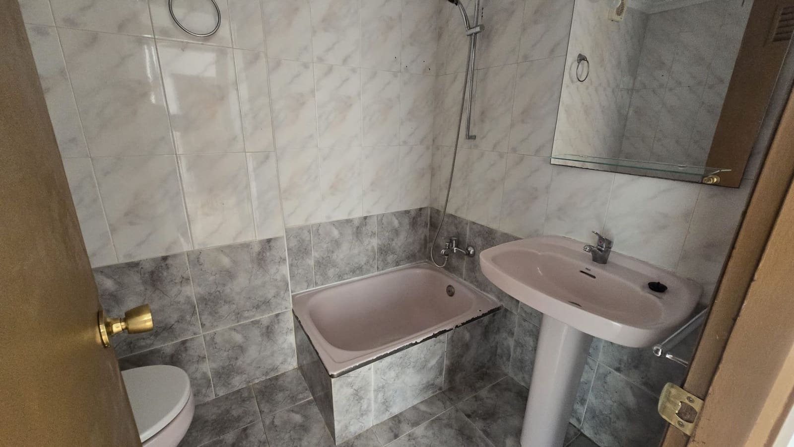 2 makuuhuone Asunto myytävänä paikassa Los Cristianos mukana uima-altaan 
autotalli - 380 000 € (Ref: 9598686)