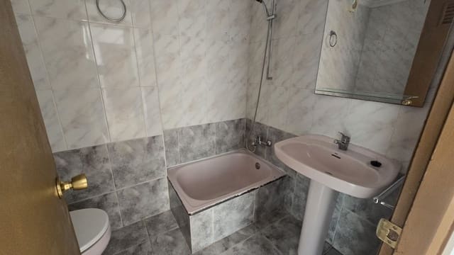 2 makuuhuone Asunto myytävänä paikassa Los Cristianos, Arona mukana uima-altaan 
autotalli - 380 000 € (Ref: 9598686)