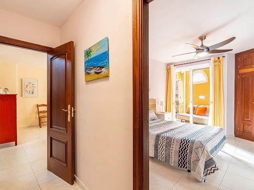 2 makuuhuone Asunto vuokrattavana paikassa Los Cristianos mukana uima-altaan - 1 660 € (Ref: 9625340)