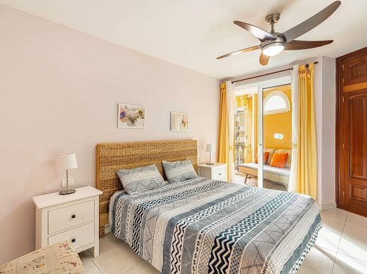 2 makuuhuone Asunto vuokrattavana paikassa Los Cristianos mukana uima-altaan - 1 660 € (Ref: 9625340)