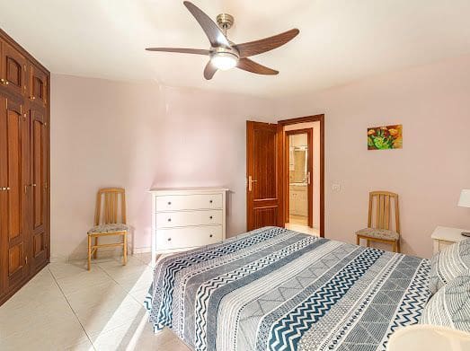 2 makuuhuone Asunto vuokrattavana paikassa Los Cristianos mukana uima-altaan - 1 660 € (Ref: 9625340)