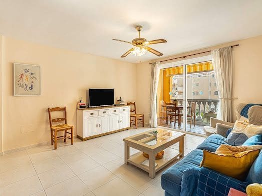 2 makuuhuone Asunto vuokrattavana paikassa Los Cristianos mukana uima-altaan - 1 660 € (Ref: 9625340)