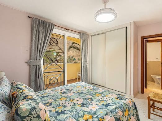 2 makuuhuone Asunto vuokrattavana paikassa Los Cristianos mukana uima-altaan - 1 660 € (Ref: 9625340)