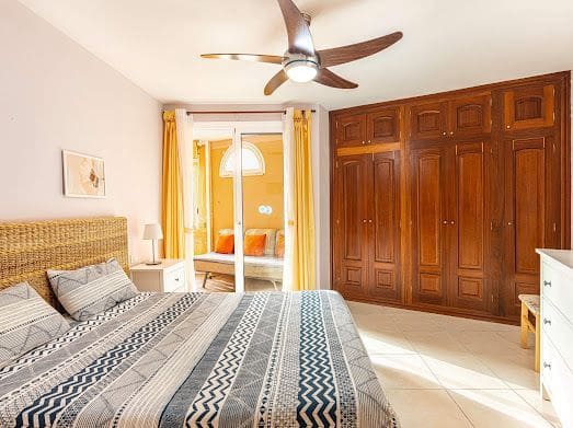 2 makuuhuone Asunto vuokrattavana paikassa Los Cristianos mukana uima-altaan - 1 660 € (Ref: 9625340)