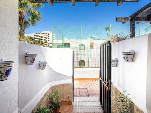 2 soveværelse Bungalow til salg i Arona med swimmingpool - € 580.000 (Ref: 9683391)