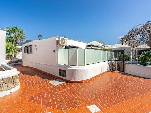 2 soveværelse Bungalow til salg i Arona med swimmingpool - € 580.000 (Ref: 9683391)