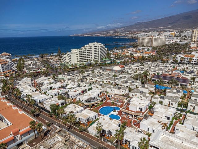 2 soveværelse Bungalow til salg i Playa de las Americas, Arona med swimmingpool - € 580.000 (Ref: 9683391)