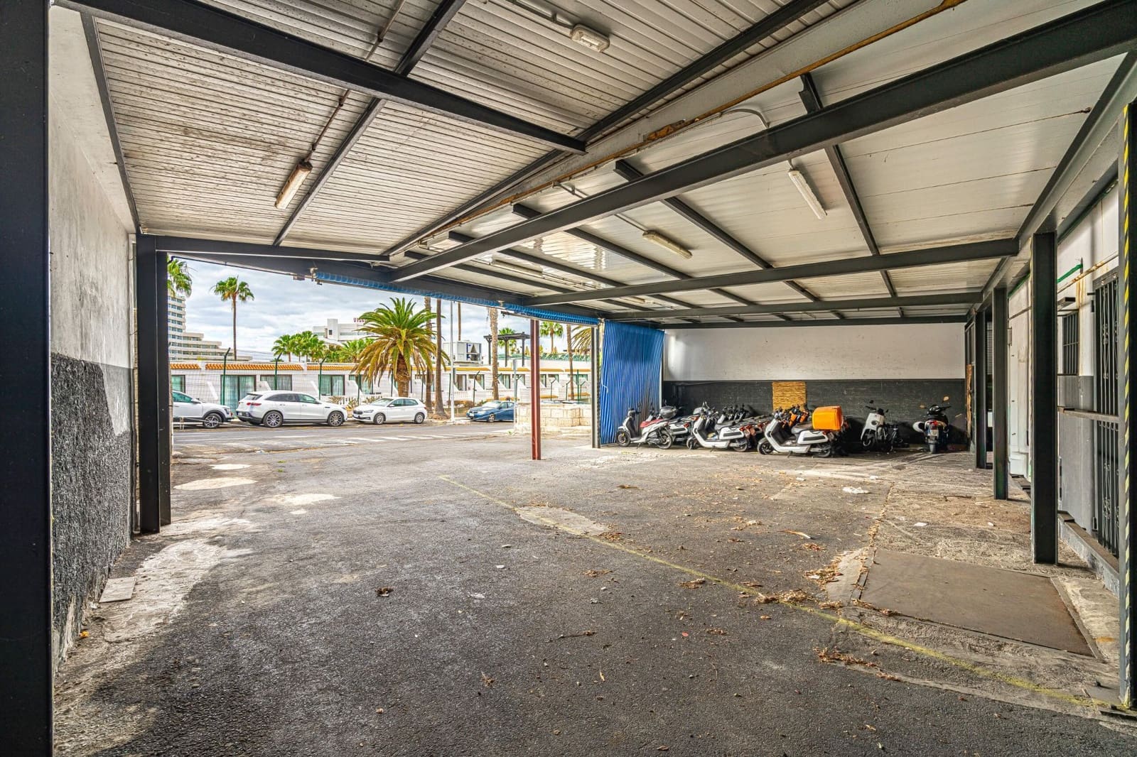 Kommersiell til leie i Costa Adeje - € 4 500 (Ref: 9686017)