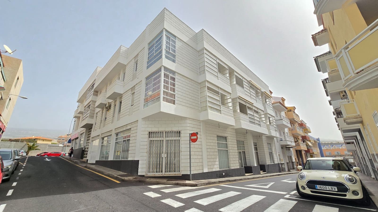 Commercieel te koop in Playa San Juan - € 1.200.000 (Ref: 9690034)