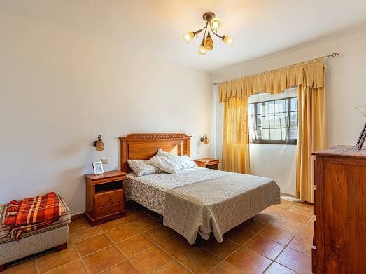 3 bedroom Villa for rent in Guimar with garage - € 1,300 (Ref: 9721094)