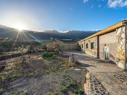 3 bedroom Villa for rent in Guimar with garage - € 1,300 (Ref: 9721094)