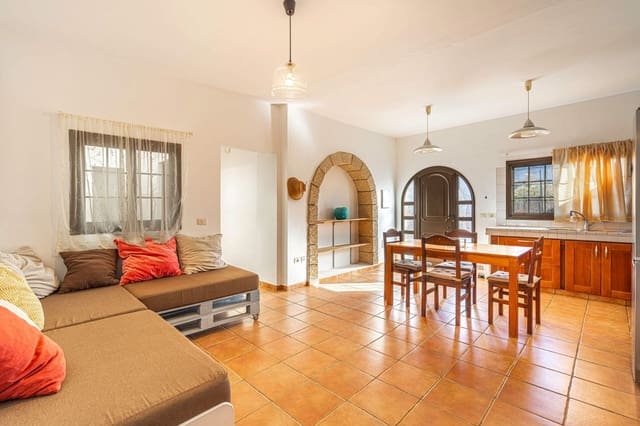 3 bedroom Villa for rent in Puertito de Güímar, Güímar with garage - € 1,300 (Ref: 9721094)