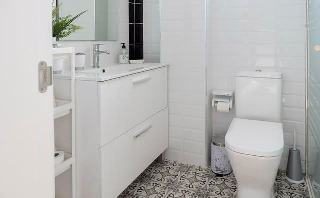 2 sovrum Lägenhet att hyra i Los Cristianos, Arona - 1 350 € (Ref: 9745221)