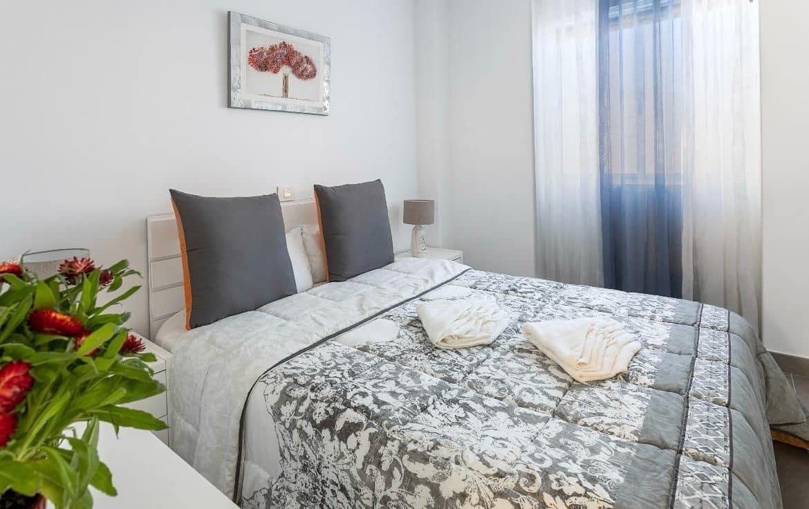 2 slaapkamer Flat te huur in Los Cristianos - € 1.350 (Ref: 9745221)