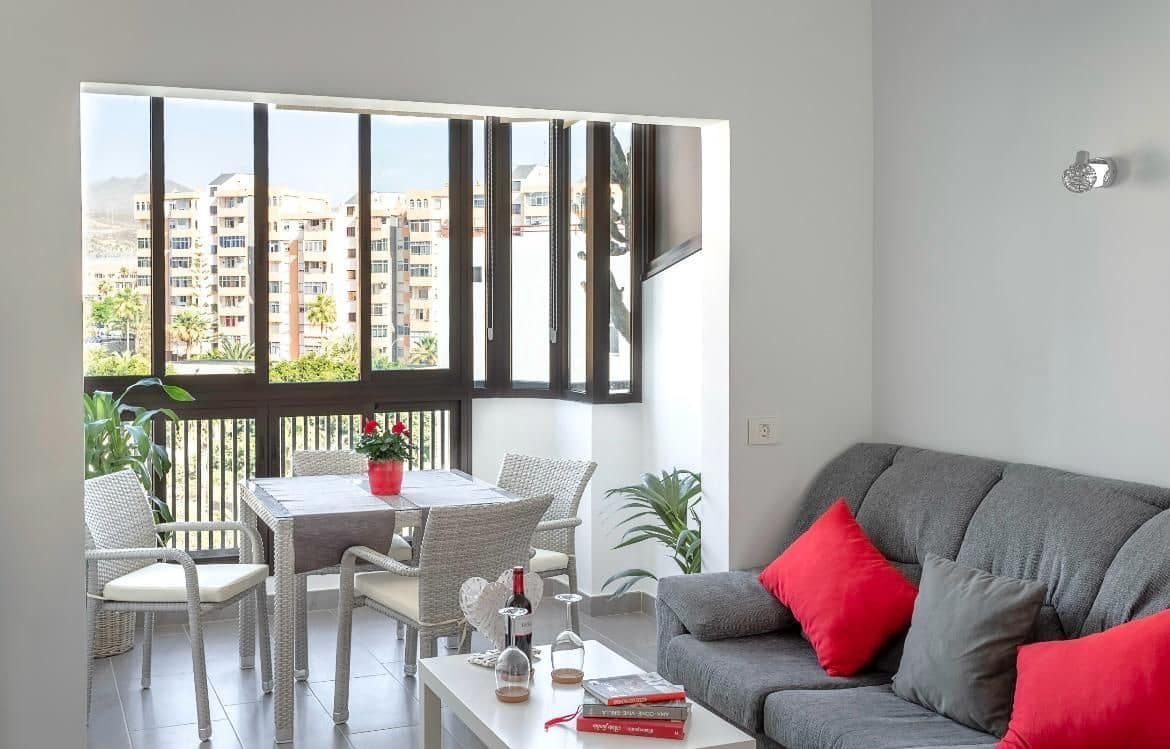 2 slaapkamer Flat te huur in Los Cristianos - € 1.350 (Ref: 9745221)