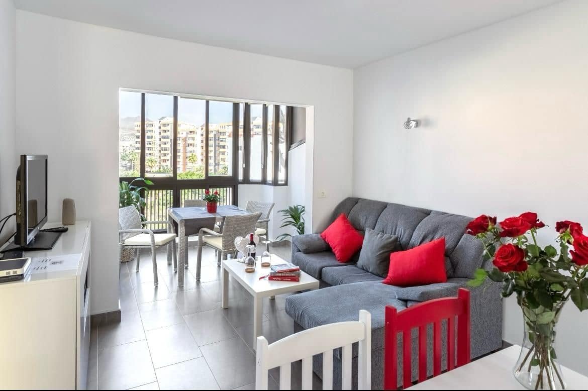 2 slaapkamer Flat te huur in Los Cristianos - € 1.350 (Ref: 9745221)
