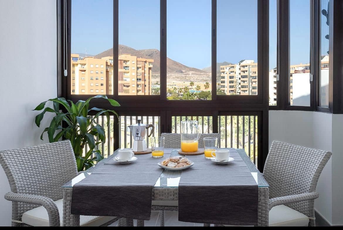 2 slaapkamer Flat te huur in Los Cristianos - € 1.350 (Ref: 9745221)
