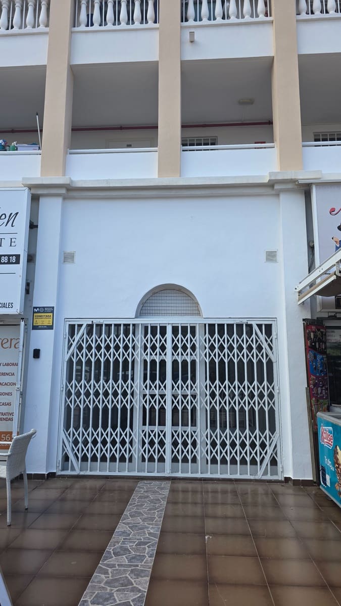 Commercieel te huur in Arona - € 1.380 (Ref: 9806090)