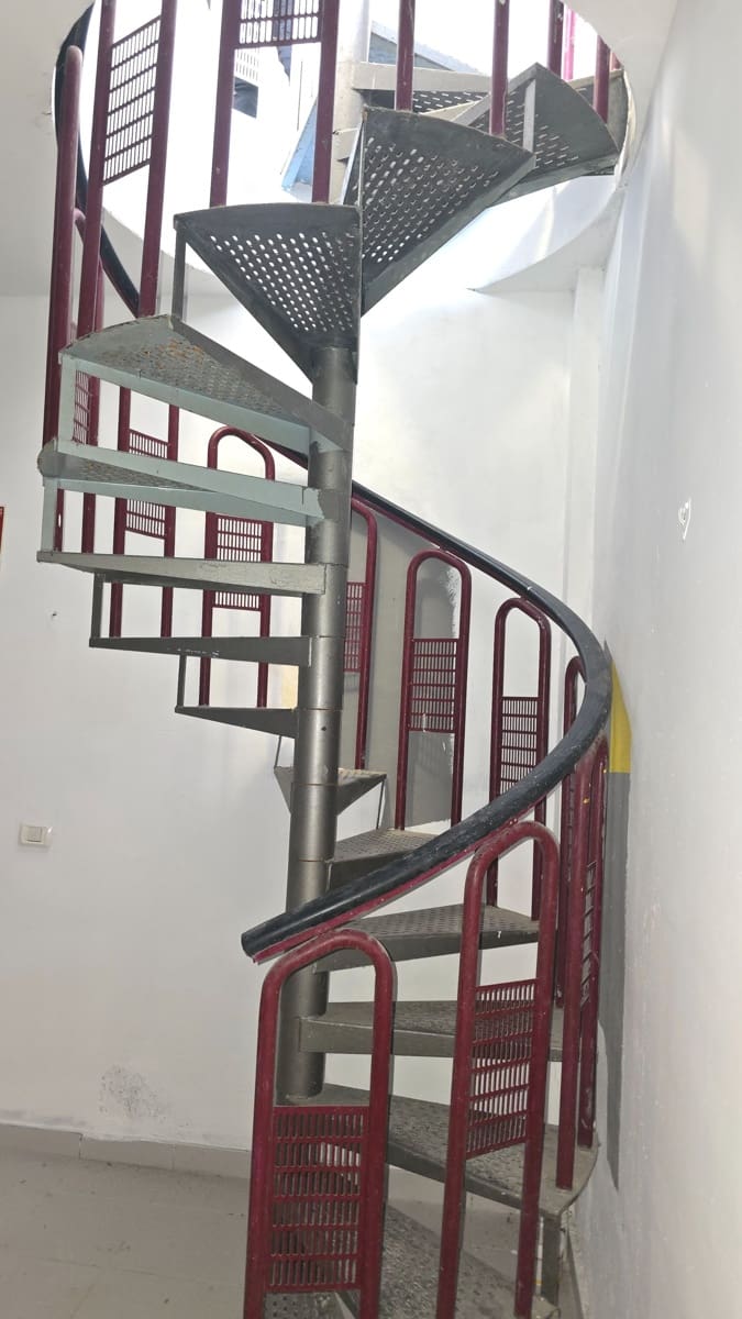 Commercieel te huur in Arona - € 1.380 (Ref: 9806090)