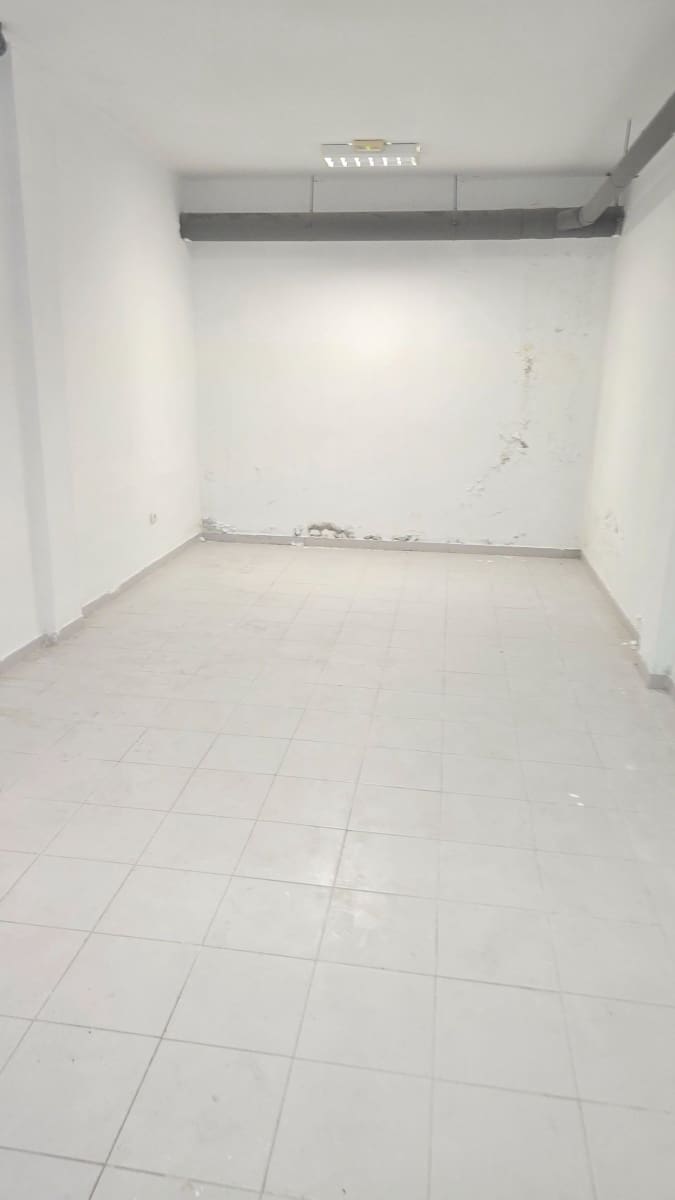 Commercieel te huur in Arona - € 1.380 (Ref: 9806090)