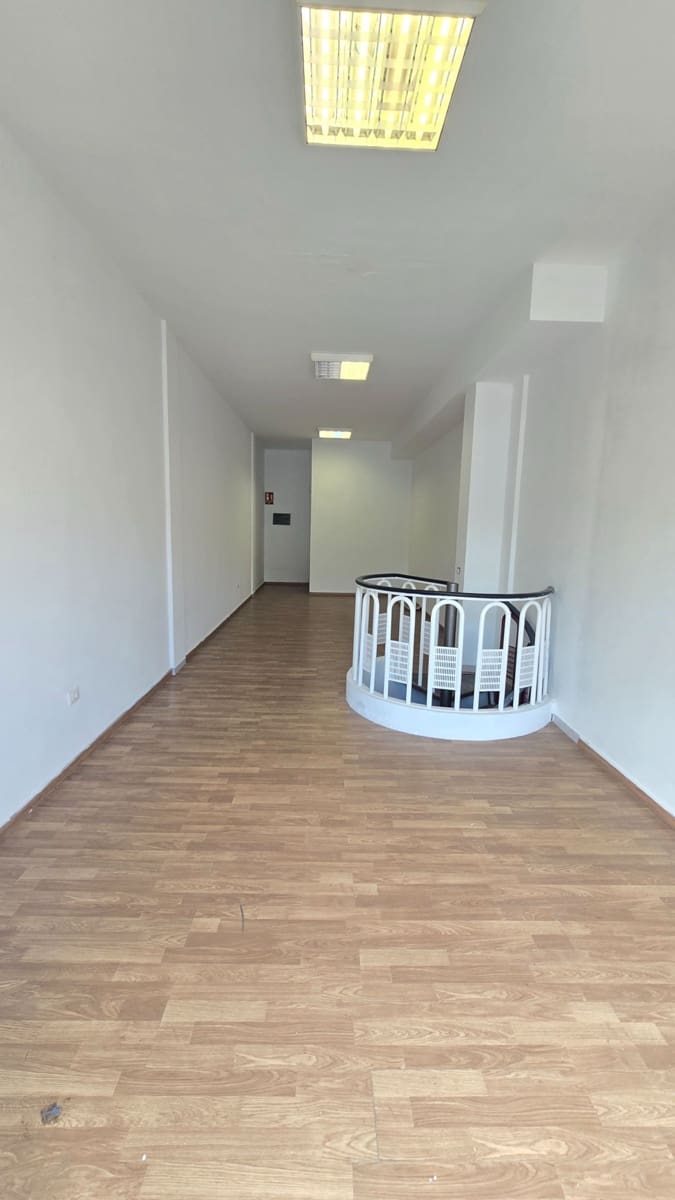 Commercieel te huur in Arona - € 1.380 (Ref: 9806090)