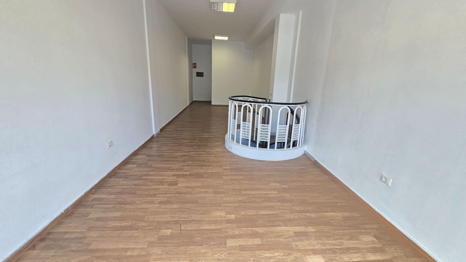 Commercieel te huur in Arona - € 1.380 (Ref: 9806090)