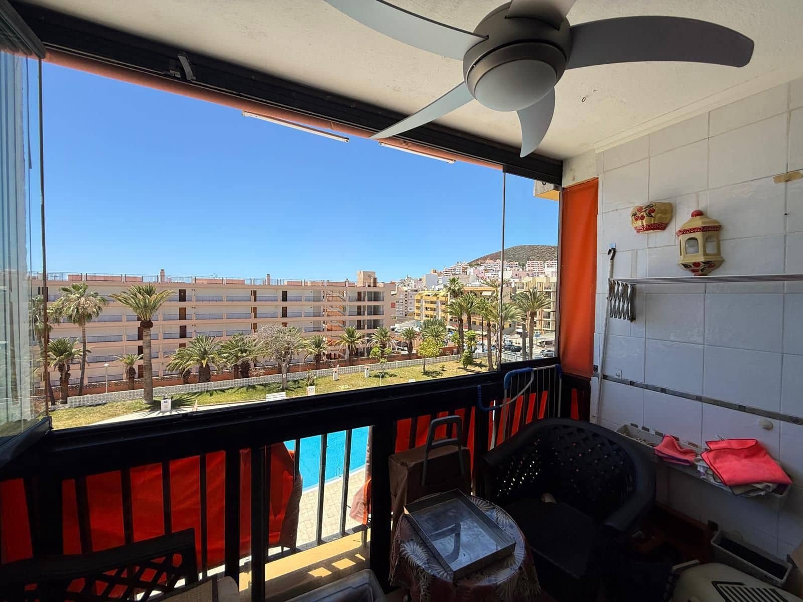 2 Zimmer Apartment zu verkaufen in Los Cristianos mit Pool Garage - 370.000 € (Ref: 9815492)