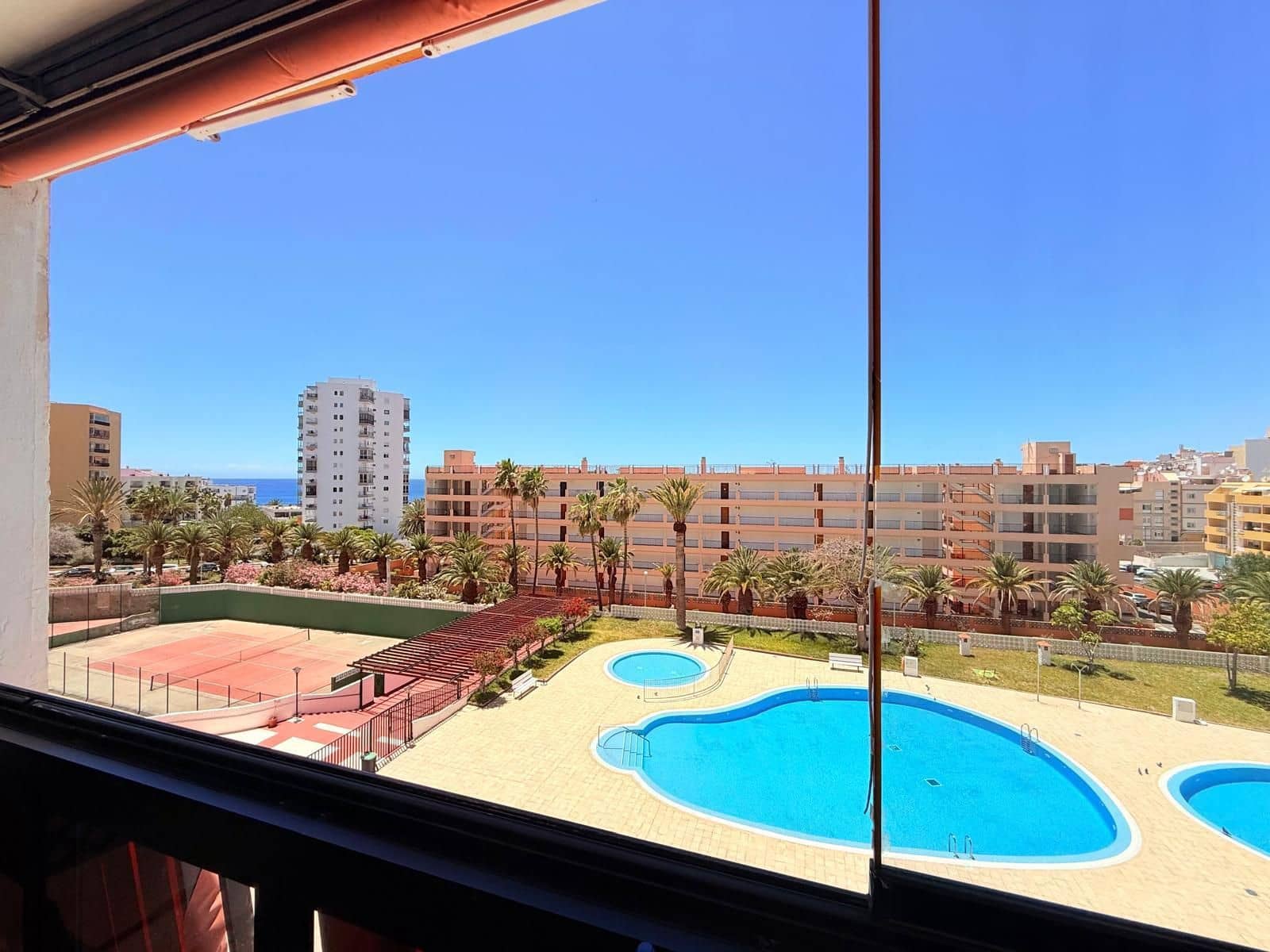 2 Zimmer Apartment zu verkaufen in Los Cristianos mit Pool Garage - 370.000 € (Ref: 9815492)
