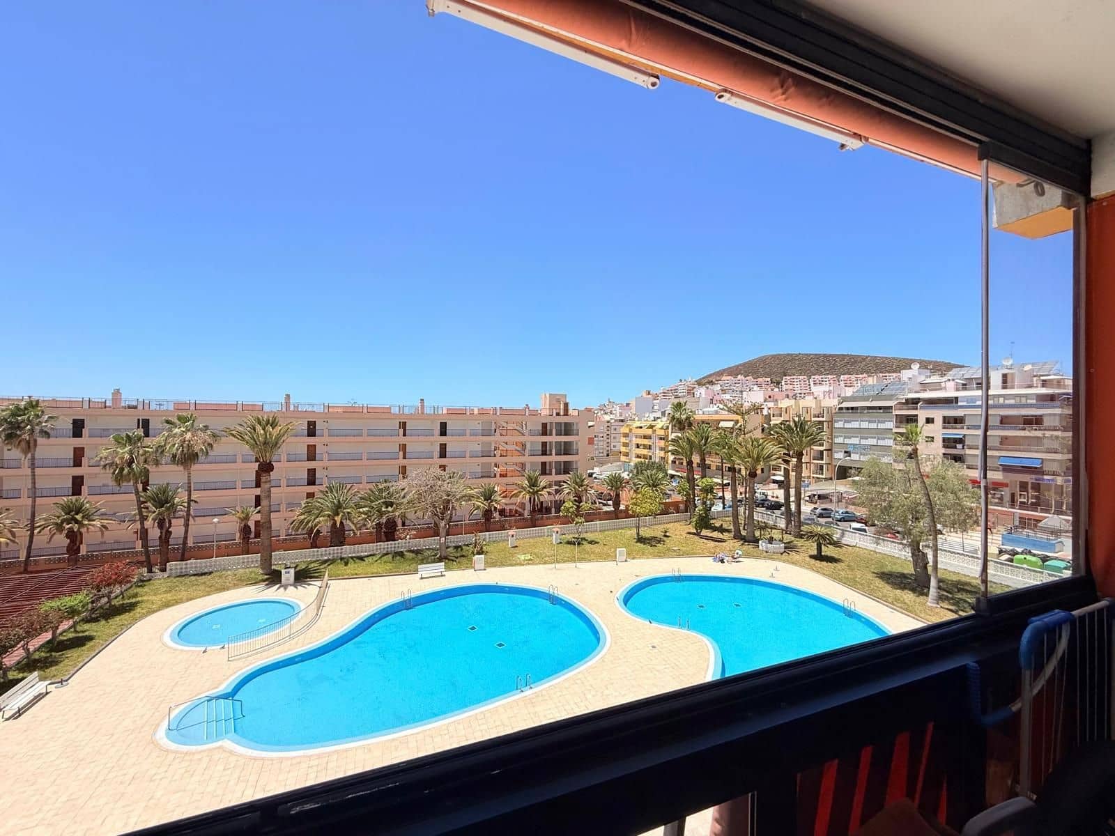 2 Zimmer Apartment zu verkaufen in Los Cristianos mit Pool Garage - 370.000 € (Ref: 9815492)