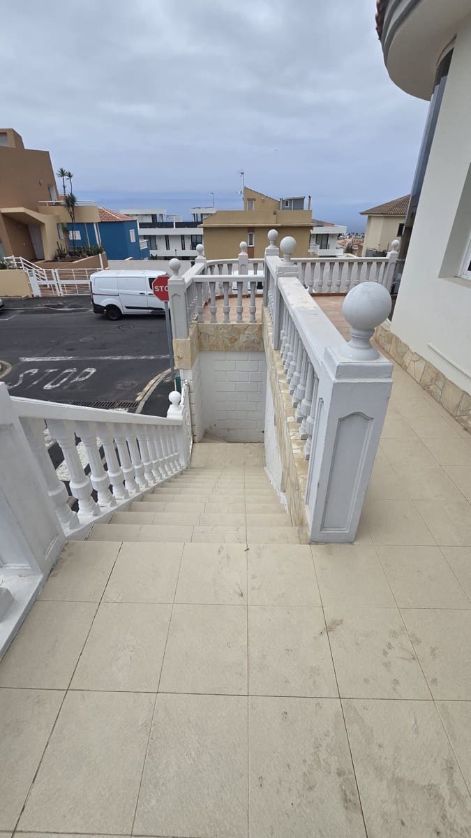 3 quarto Moradia para arrendar em Adeje - 1 800 € (Ref: 9921684)