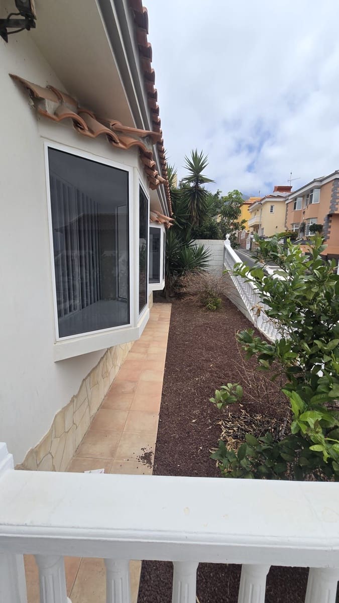 3 quarto Moradia para arrendar em Adeje - 1 800 € (Ref: 9921684)