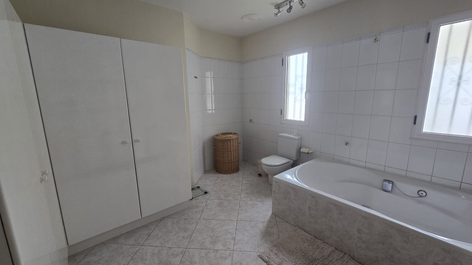 3 quarto Moradia para arrendar em Adeje - 1 800 € (Ref: 9921684)