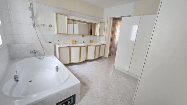 3 quarto Moradia para arrendar em Adeje - 1 800 € (Ref: 9921684)
